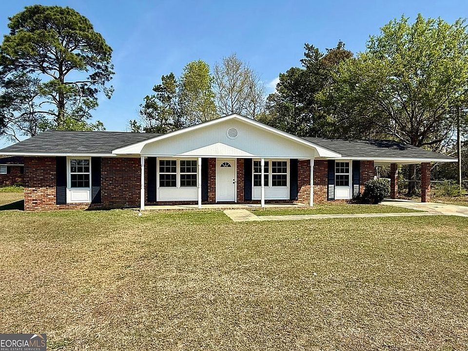 1st image of 1700 N Maple Dr