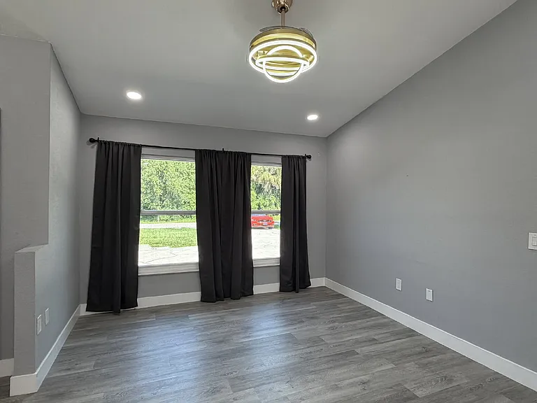 323 Aurora St NW — Photo 7