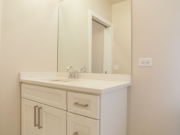 4th image of 880 Lee St #214