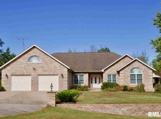121 Lake Shore Dr, Murphysboro, IL 62966