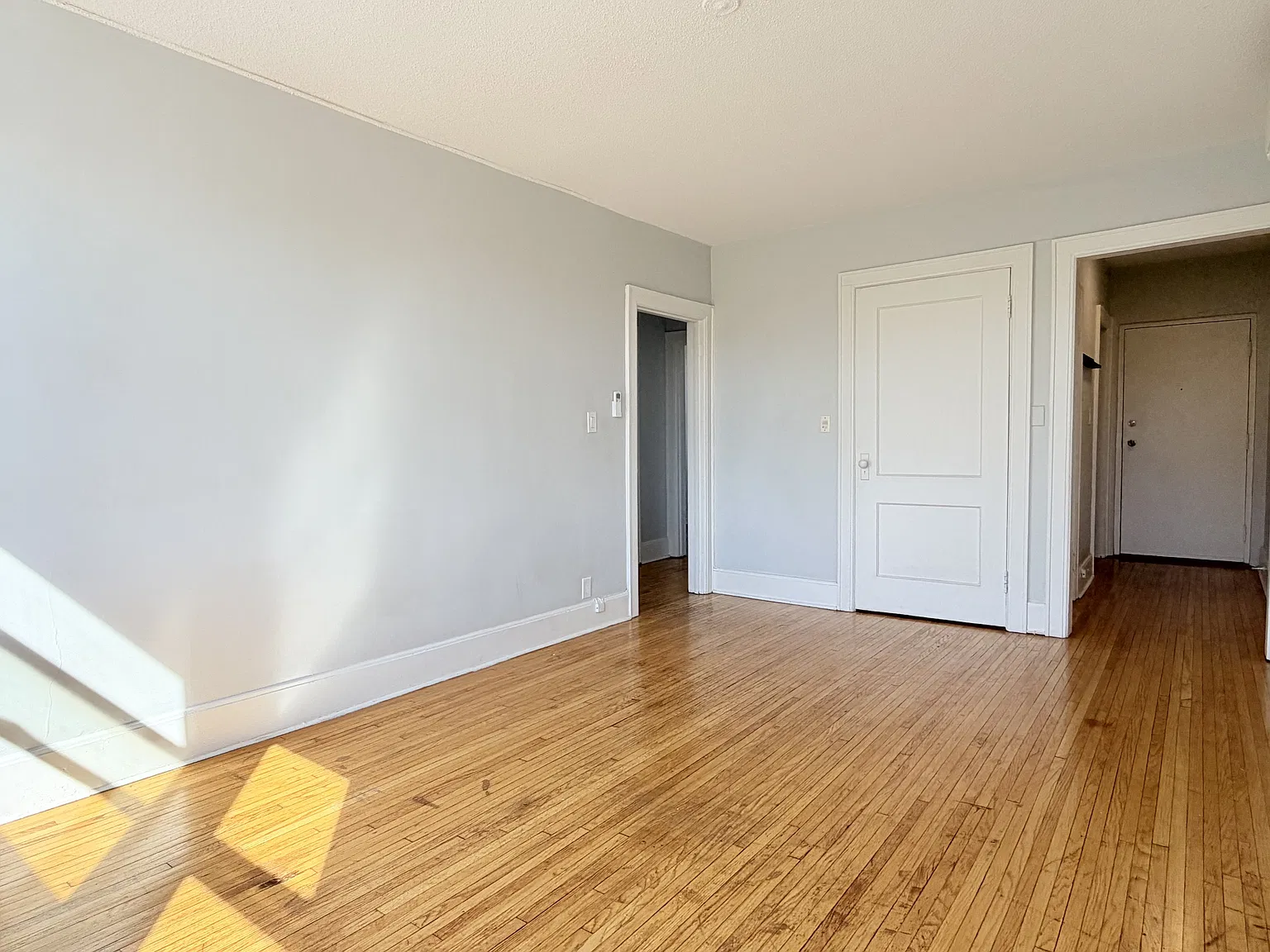 1 bed, $1,137 — Photo 4