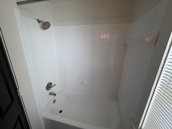 5th image of 129 Ross Ave #4