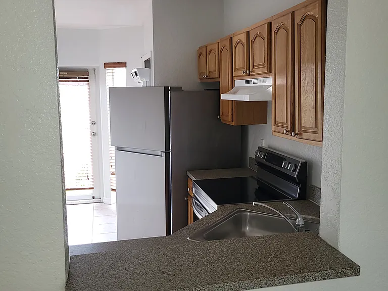 31 NE 13th Ave #31 — Photo 9