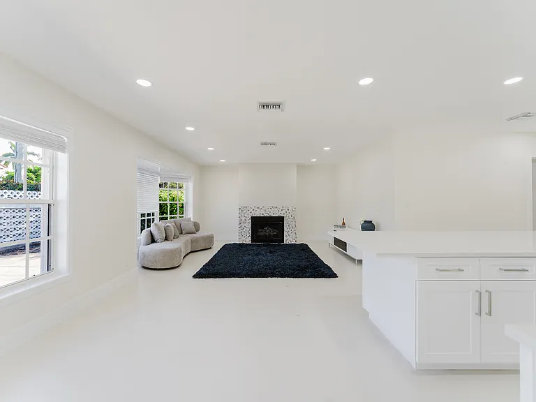 3199 NE 6th Dr — Photo 21