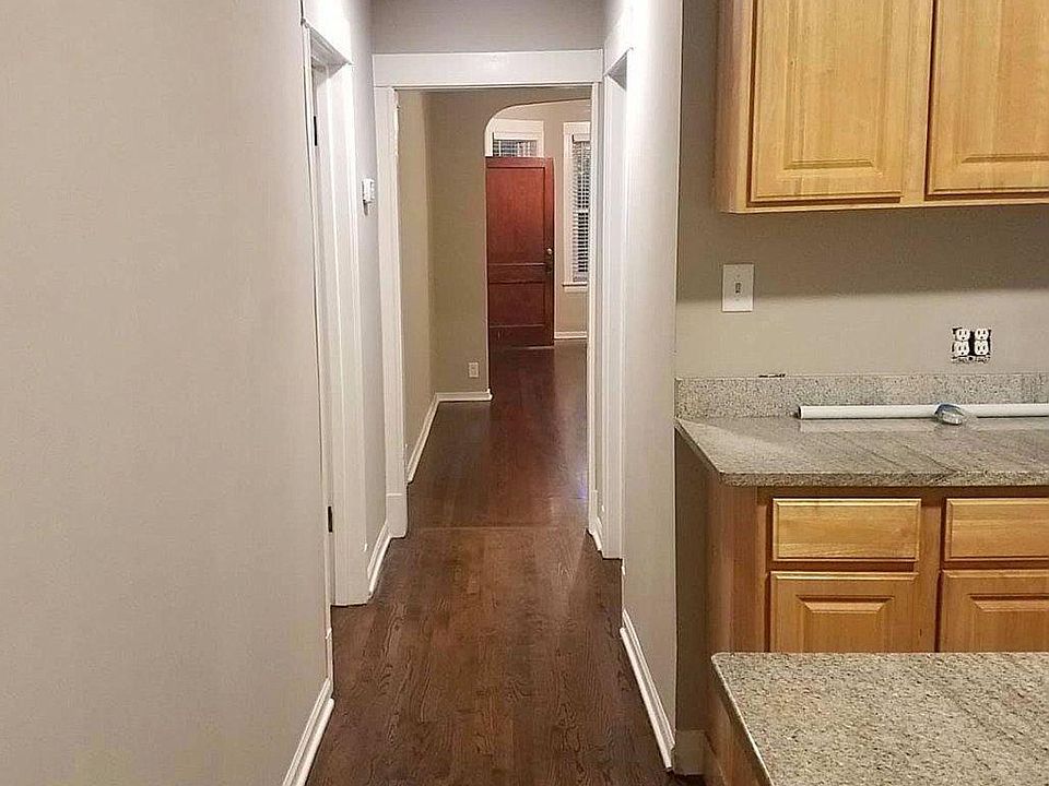 1st image of 2915 N Sacramento Ave #2