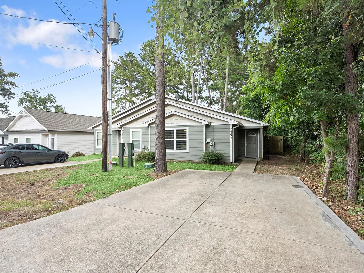 2 bed, 1.0 bath, 1011 sqft, $1,400 — Photo 2
