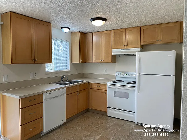 10426 29th St E — Photo 8