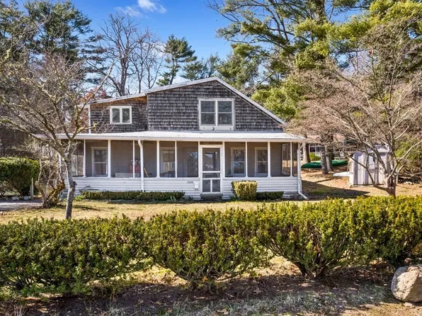 1398 Sassaquin Ave, New Bedford, MA 02745