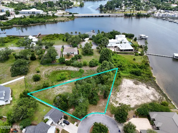 1175 Cove Pointe Dr, Panama City, FL 32401
