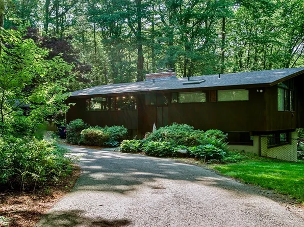 132 Meadow Wood Dr, Holden, MA 01520