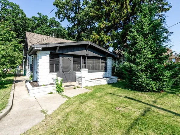 7700 Garden Ln, Justice, IL 60458
