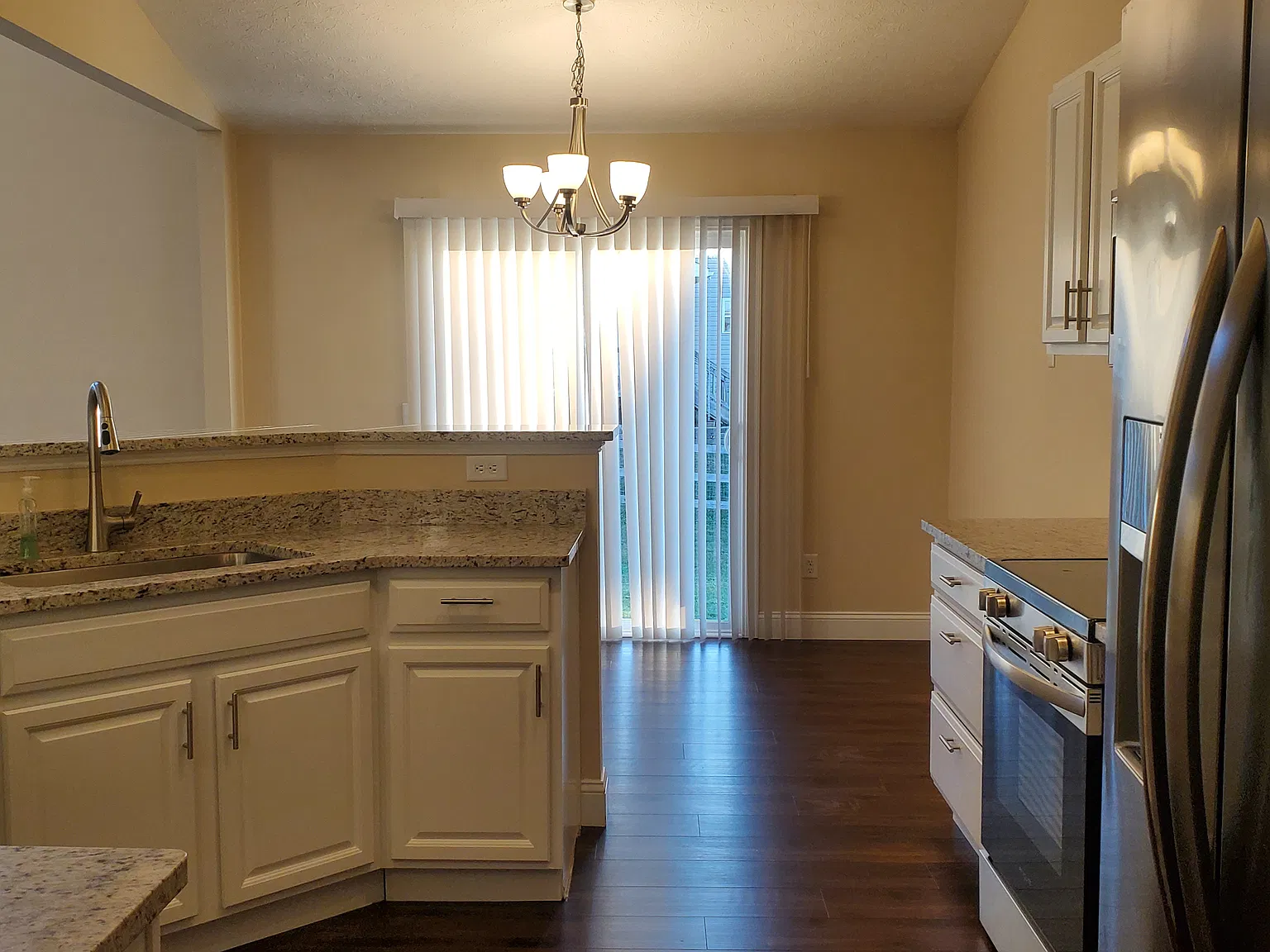 4 bed, 3.5 bath, 2698 sqft, $2,550 — Photo 4