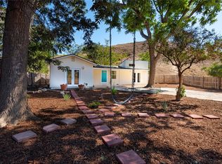 10416 Clybourn Ave, Sunland, CA 91040
