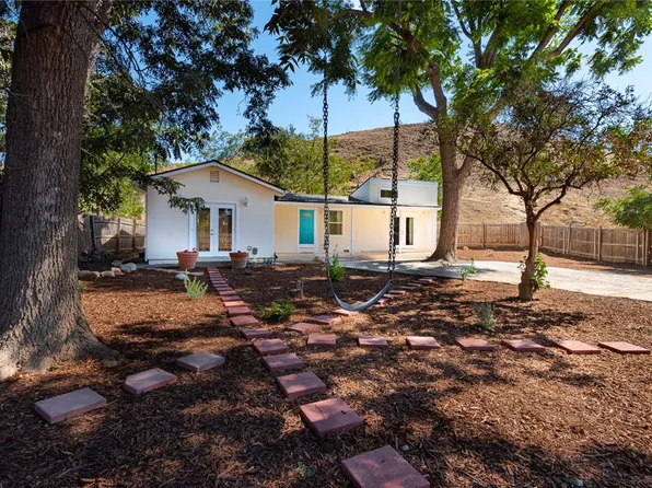 10416 Clybourn Ave, Sunland, CA 91040