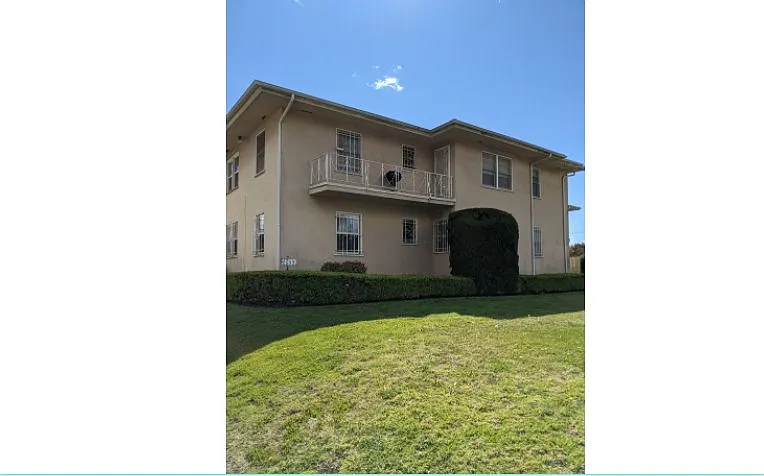 Building Photo - 3900 W Adams Blvd