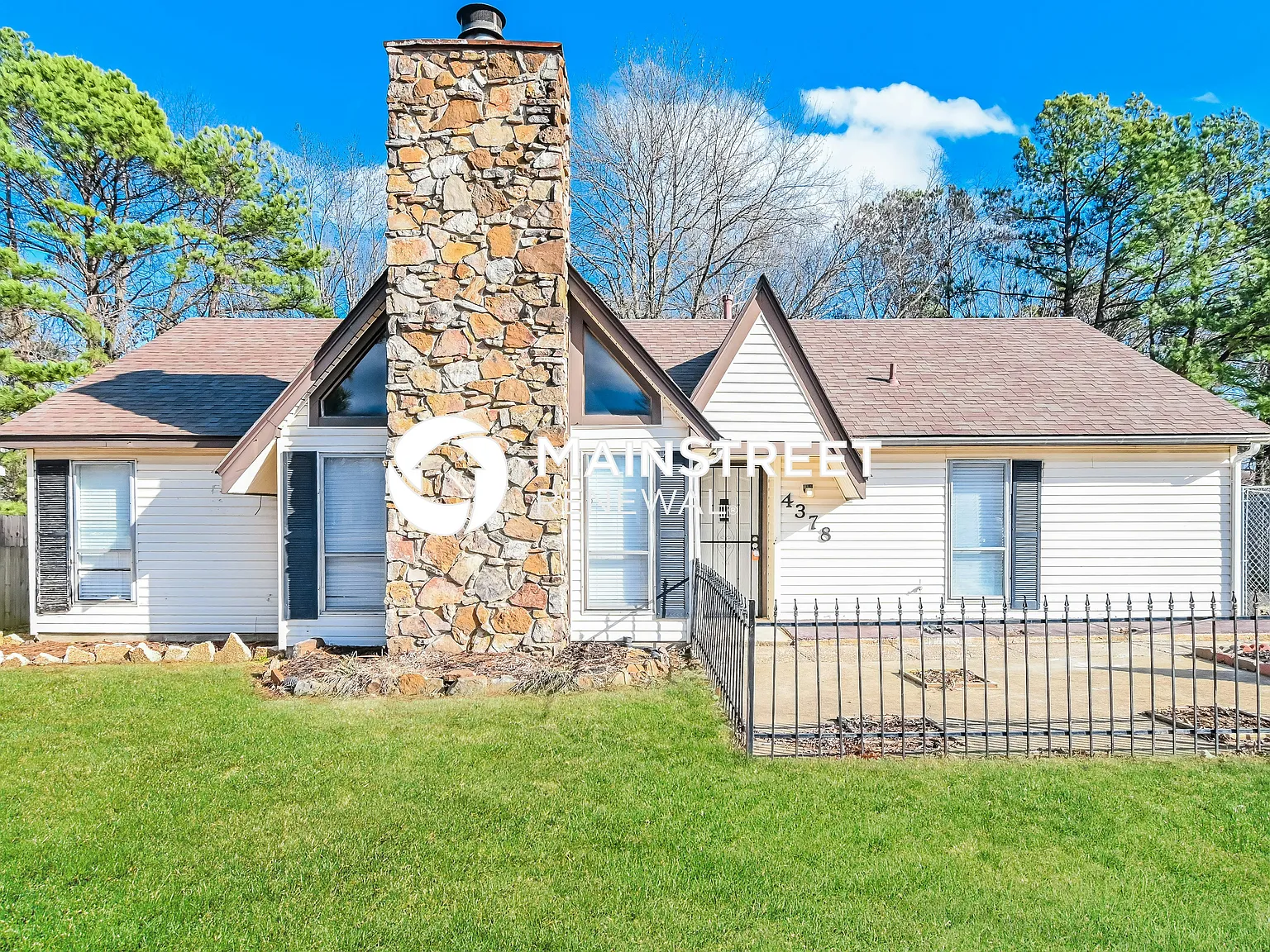 4378 Castle Heights Dr — Photo 1