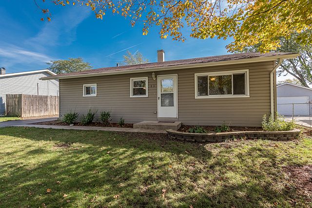 1st image of 213 Cypress Dr