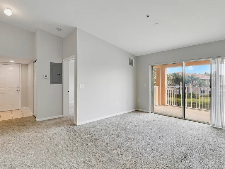 141 SW Palm Dr #306 — Photo 30