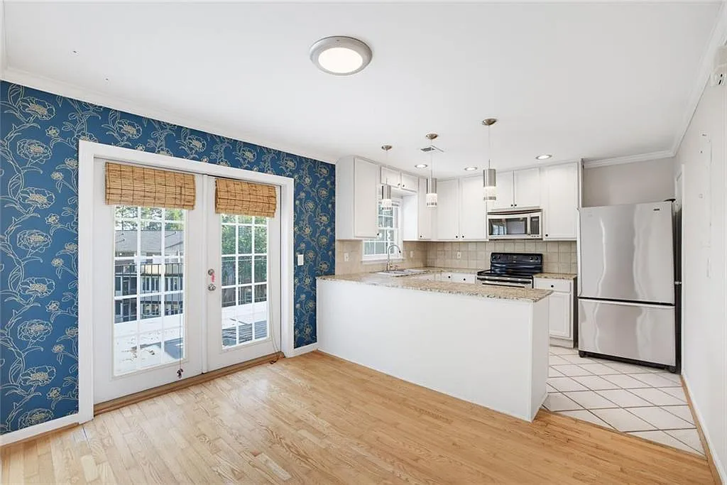1 bed, 1.0 bath, 800 sqft, $1,800 — Photo 2