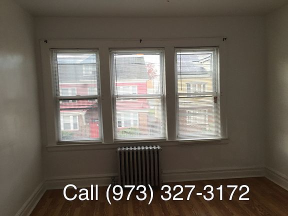 4th image of 432 Leslie St