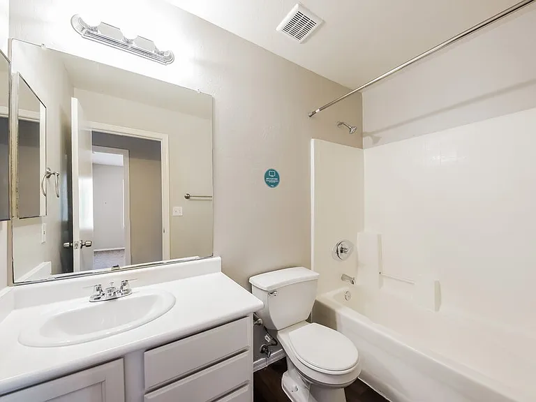 10457 W Oregon Ave — Photo 15