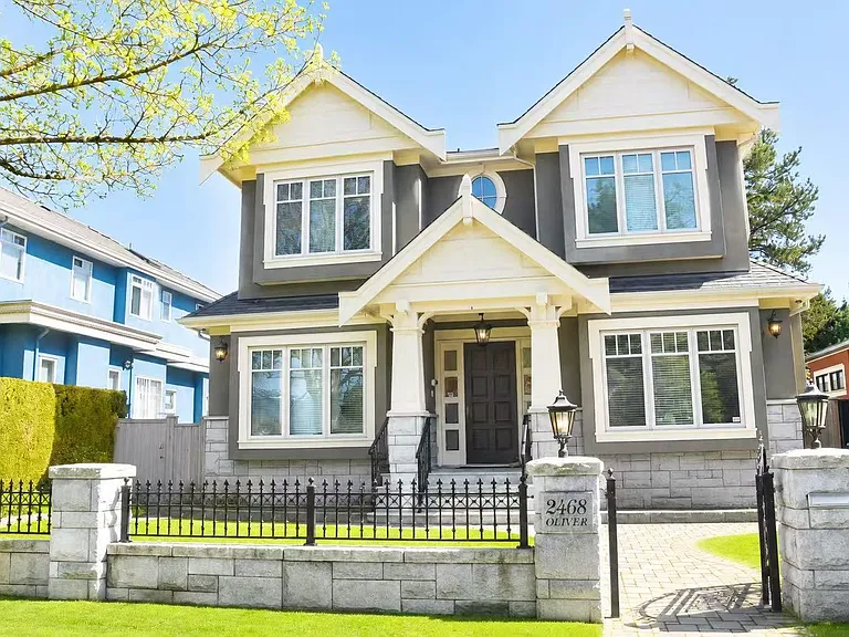 2400 Oliver Cres — Photo 1