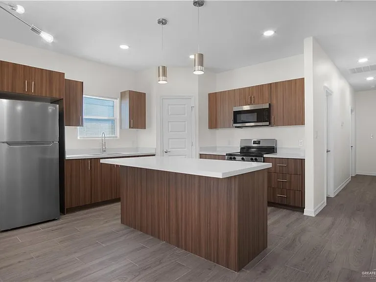 608 N Onyx Ave #2 — Photo 7