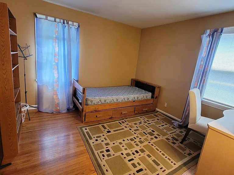 113 Rossiter Rd — Photo 17