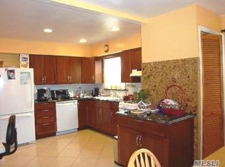 82 E Oxford St, Valley Stream, NY 11580