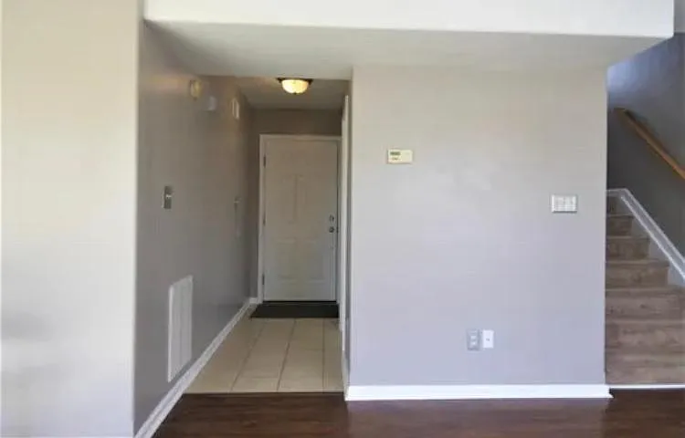 428 Greathouse Dr — Photo 5