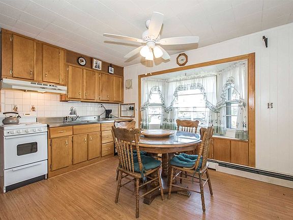 3rd image of 44 Martin Ln