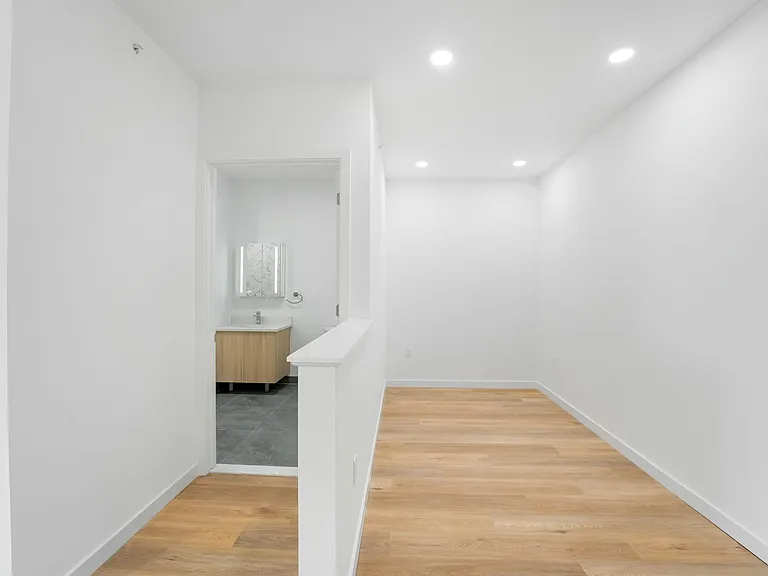 803 South — Photo 109