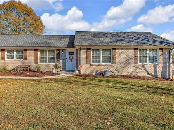 225 Green Acre Ln, Cartersville, GA 30121