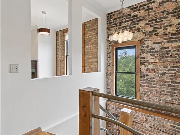 2nd image of 439 N Leavitt St #3