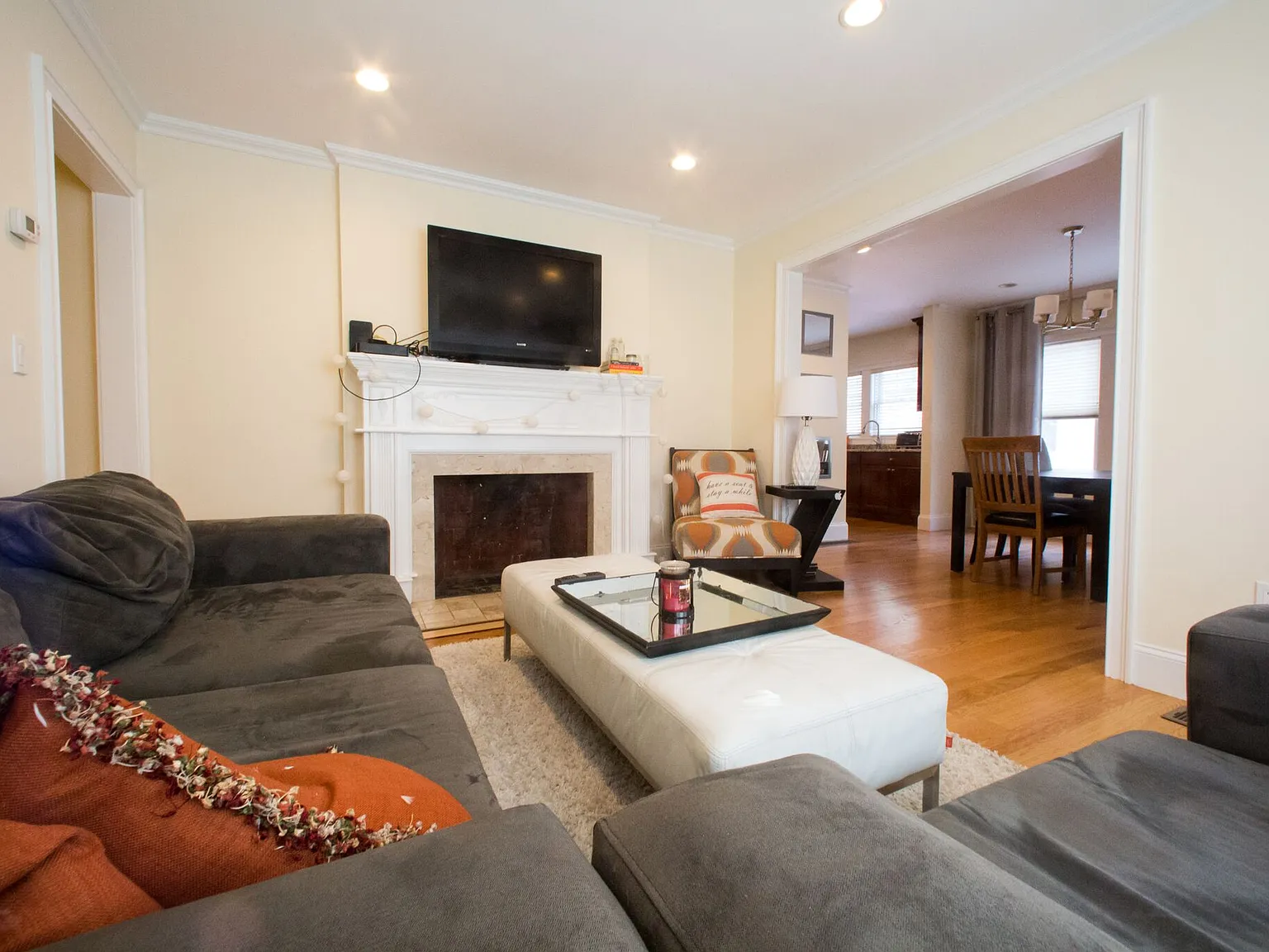 4 bed, 1700 sqft, $6,300 — Photo 2