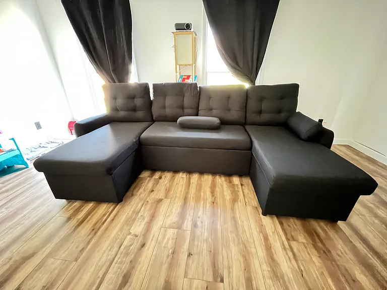 Living room/ studio, sofa bed w/storage