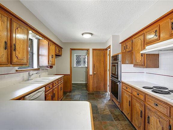 3rd image of 1509 Carriage Ln