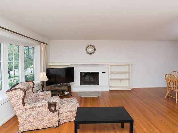 5th image of 3 Hemlock Ln