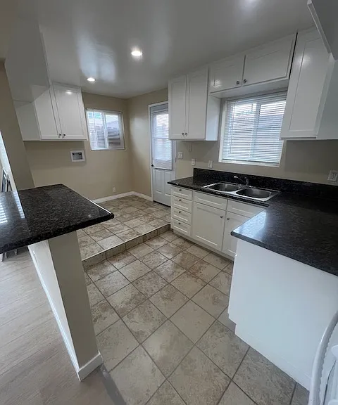 14823 3/4 S Lemoli Ave — Photo 1