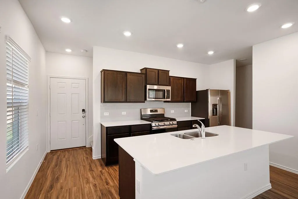 15200 Spruce Frost Cv — Photo 4