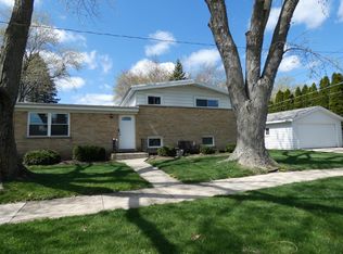 1319 Wakeman Ave, Wheaton, IL 60187