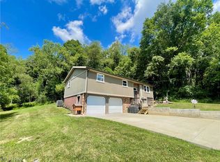 1654 Fairhill Rd NE, New Philadelphia, OH 44663