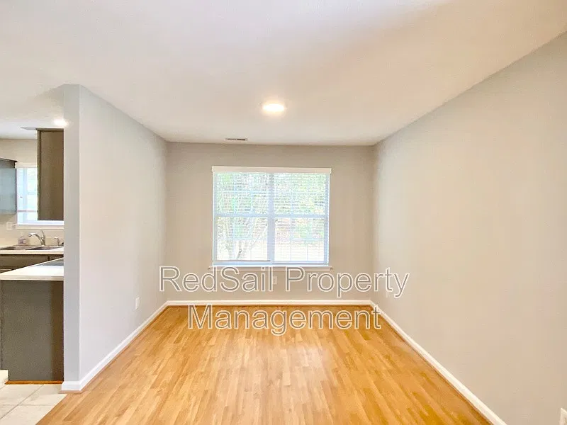 3 bed, 2.5 bath, 2146 sqft, $2,595 — Photo 4