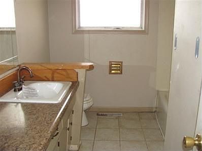 4th image of 335 W Drummond Dr