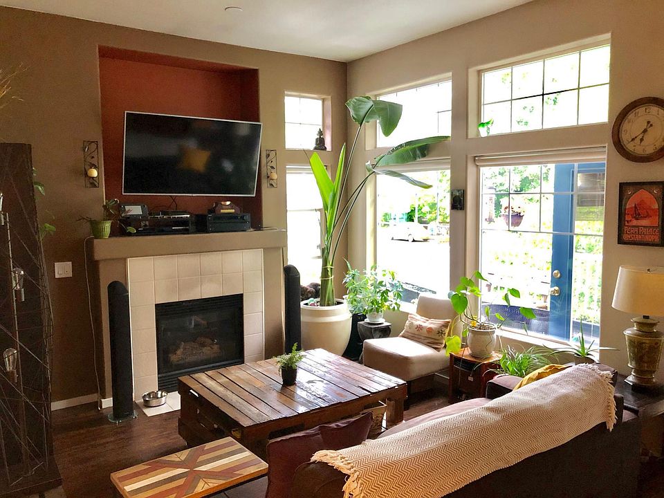 Living room with gas fireplace, large screen TV, Apple TV, Blu-Ray Player, & Stereo