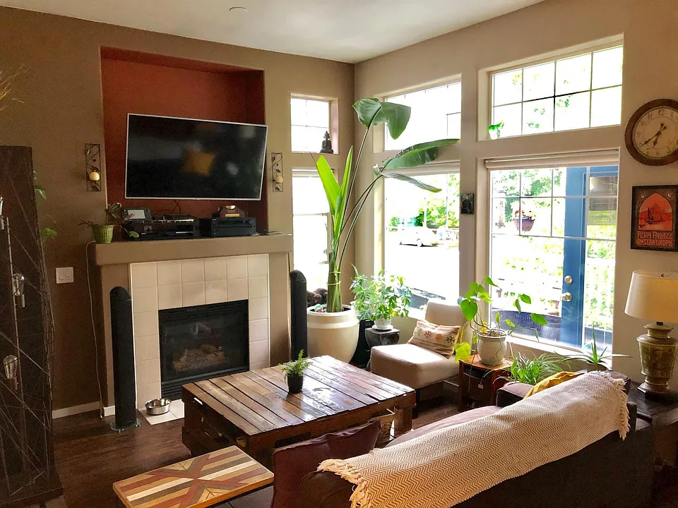 Living room with gas fireplace, large screen TV, Apple TV, Blu-Ray Player, & Stereo
