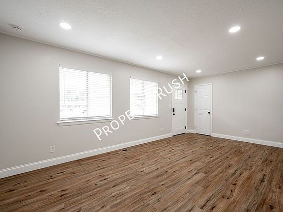 4th image of 7736 Holiday Hills Cir APT B