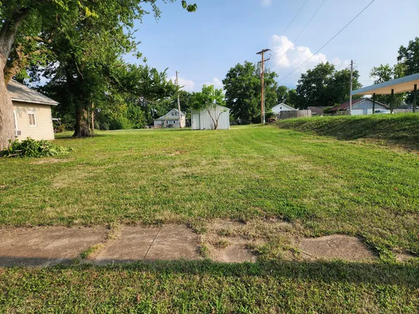 331 Ozark Ave, Cabool, MO 65689