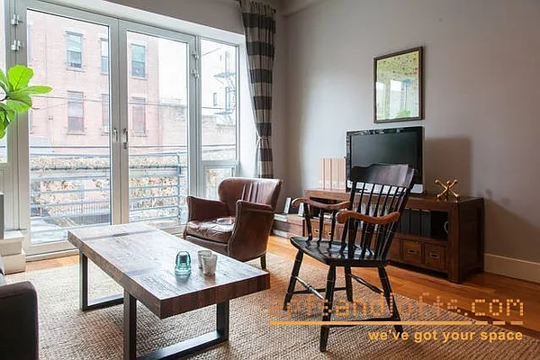 Rented by aptsandlofts.com | media 10
