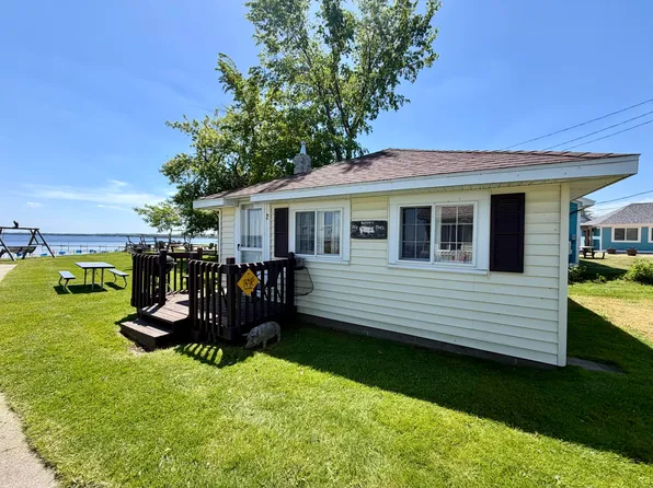6344 W Houghton Lake Dr, Houghton Lake, MI 48629